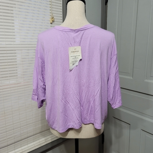 ✨ Fabletics Jade Short-Sleeve Tee Boxy Tee - lilac - Picture 4 of 6